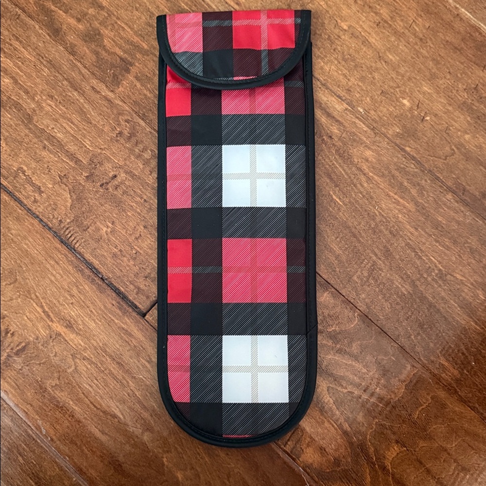 Thirty One sleeve for heated straighteners